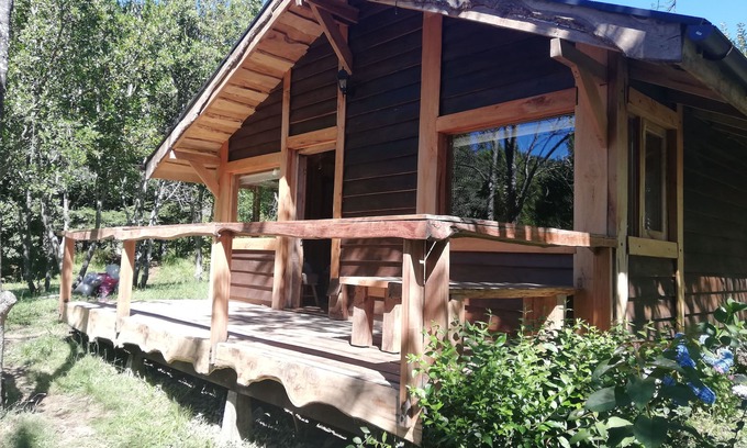Pucon House | Rustic Cabaña by Río Trancura - Family-Friendly Retreat