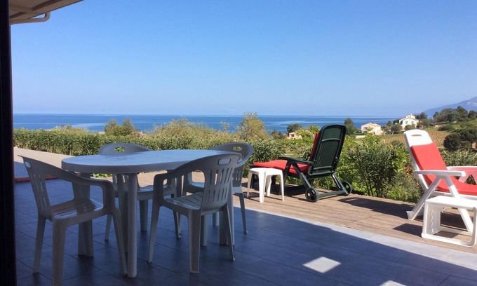 Saint-Florent Apartment | Serene Oceanfront Retreat with Scenic Views and Breakfast