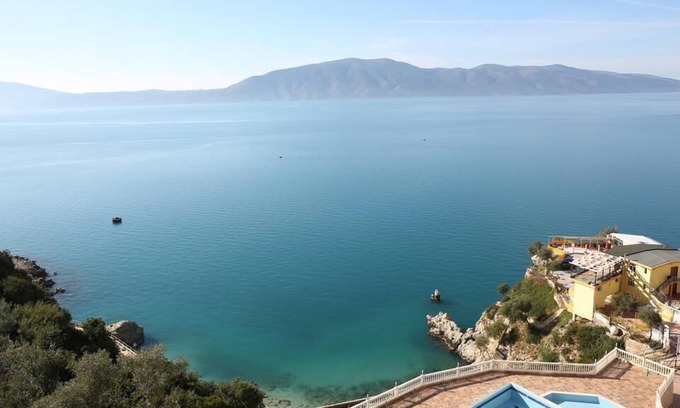 Vlore House | Wonderful Sea View 1 bedroom apartment with pool and parking.