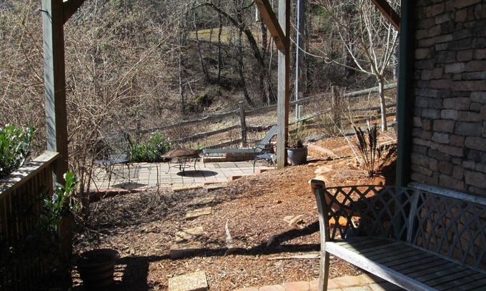 Jefferson Condo | Ideal Retreat at Greta's Getaway: Pet & Child Friendly