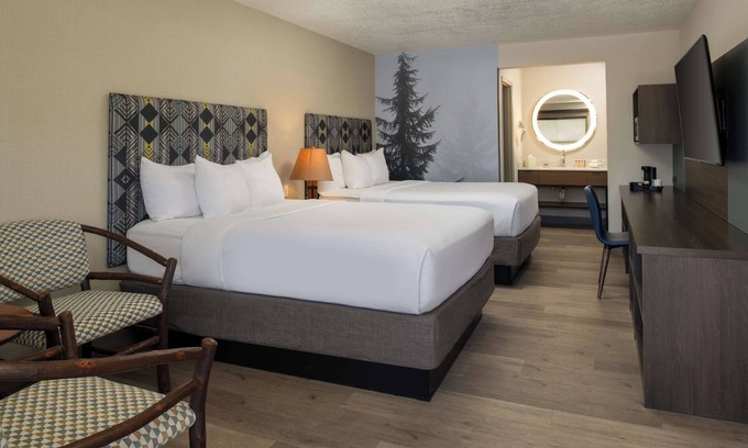 Port Angeles Hotel | Inviting Getaway: Poolside Relaxation Near Hollywood Beach