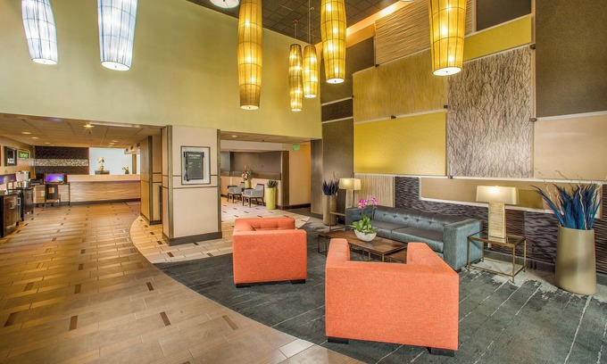Wilburton Hotel | Enjoy a Relaxing Stay with Pool, Pets Welcome Near Bellevue