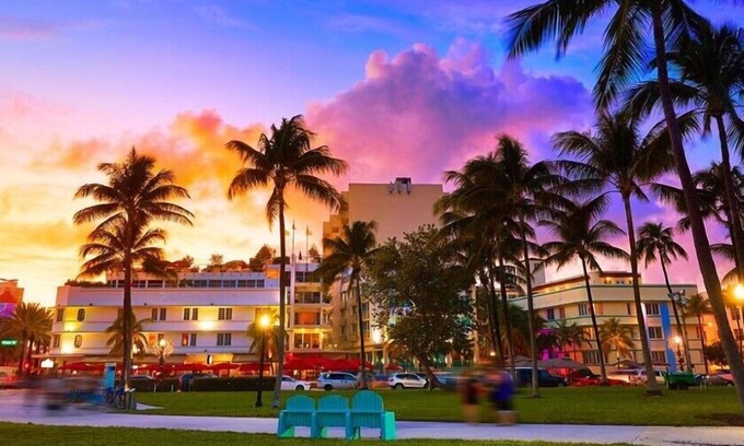 North Beach Hotel | Sunny Vacation Room with Ocean View in North Beach Miami