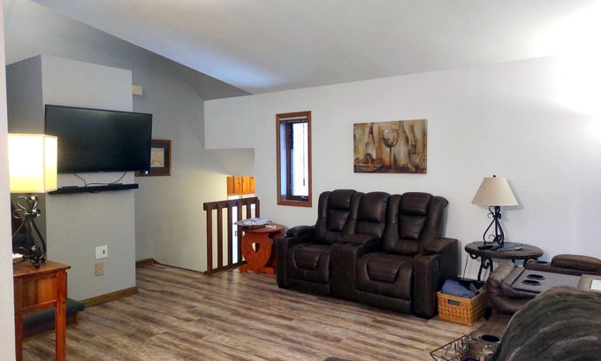 North Pole House | Wonderful Upper Unit, 2-bedroom home in North Pole Duplex