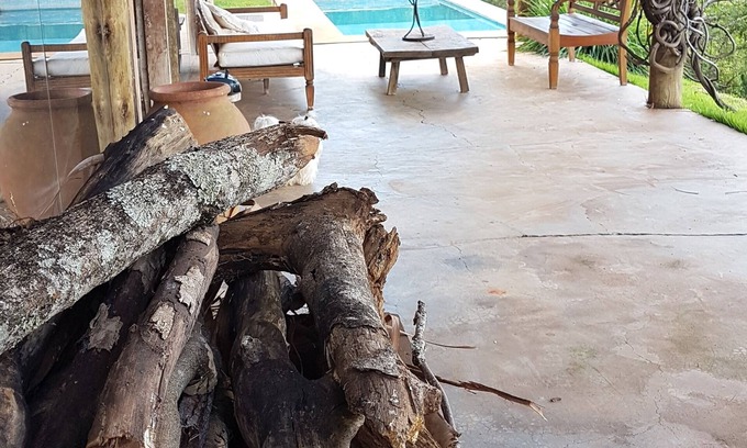 Moeda House | Cozy Retreat with Scenic Views and Family-Friendly Amenities