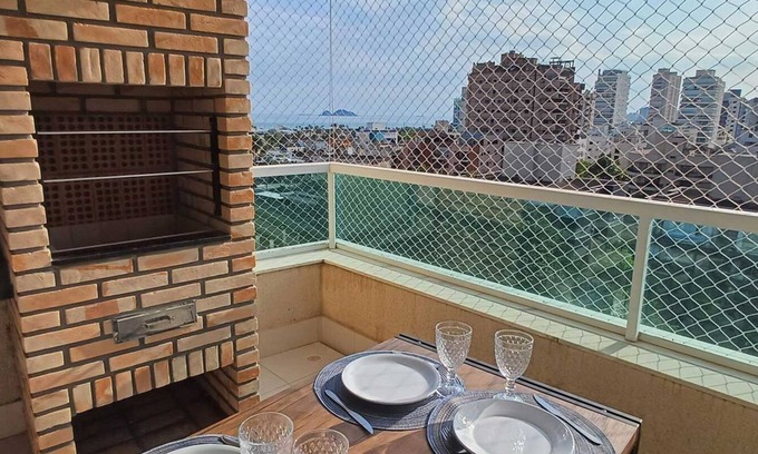 Jardim Centenario Apartment | Wonderful view of Enseada Beach. Gourmet and Pet Friendly Balcony