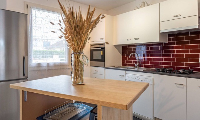 Denneville House | Cozy Villa for 4 with Ocean View, Pets Welcome & Parking