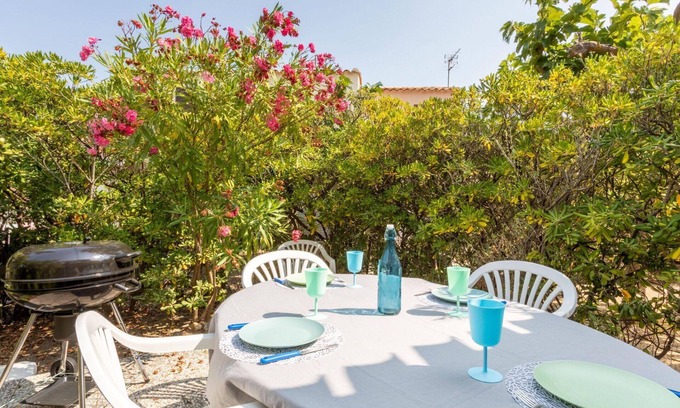 Saint-Hippolyte House | Cozy Oceanfront Villa for 4 with WIFI and Spa Amenities