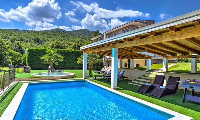 Pobri House | Elegant Villa with Private Pool and Pet-Friendly Amenities