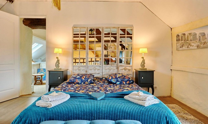 Surville House | Inviting Villa for 4 with Ocean View, Hot Tub & Pets Welcome