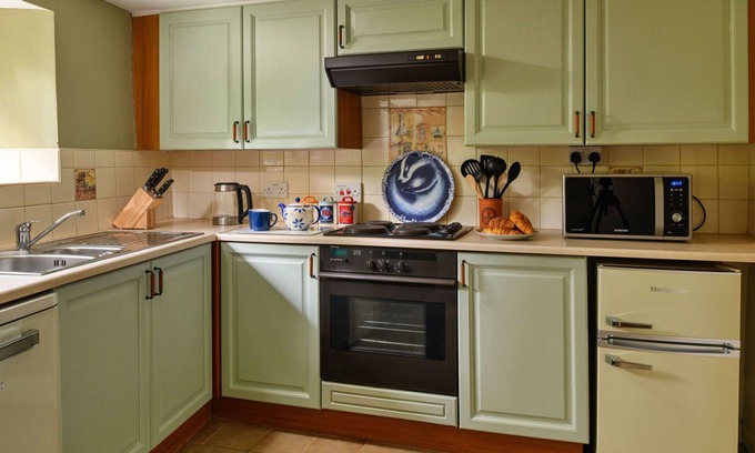 Greystoke House | Wonderful villa for 4 guests with WIFI, TV, pets allowed and parking