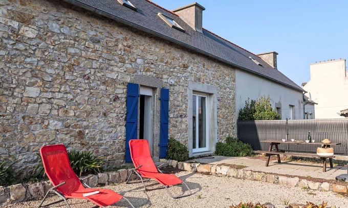 Camaret-sur-Mer House | Cozy Villa for 5 with Ocean View, Terrace, and Parking