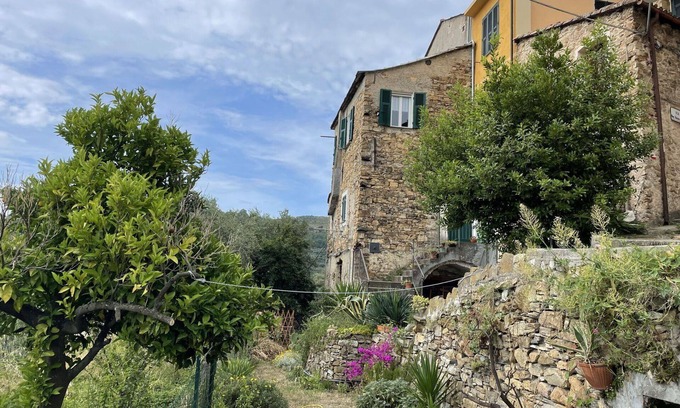 Torrazza House | Idyllic Villa for 5 with Ocean View, WIFI, and Pet-Friendly