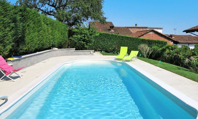 Asti House | Inviting Villa with Private Pool and Balcony for 8 Guests