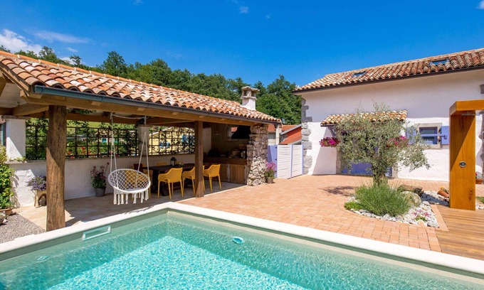 Mucici House | Inviting Villa with Pool, Ocean View & Pet-Friendly Perks