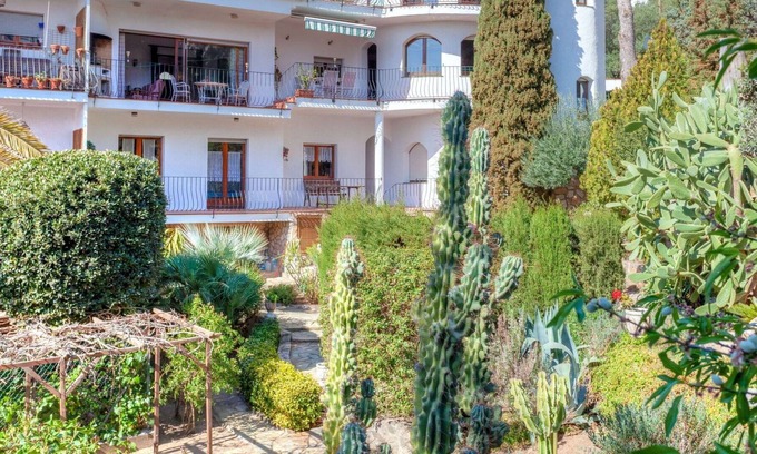 Llanca House | Wonderful villa for 6 people with TV, terrace, panoramic view and parking