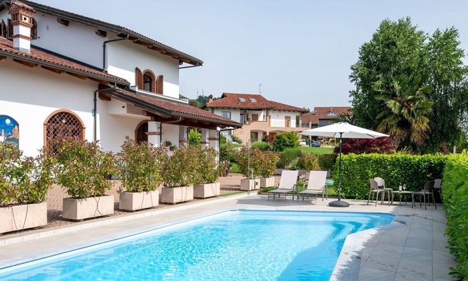 Barolo House | Cozy Villa for 6: Private Pool, WIFI & Terrace Retreat