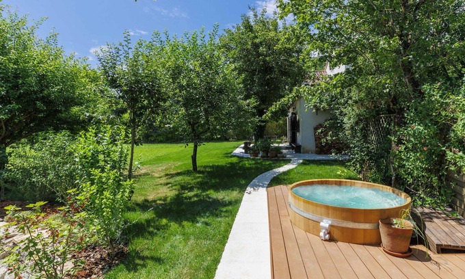 Kotli House | Inviting Villa for 8 with A/C, WIFI & Child-Friendly Amenities