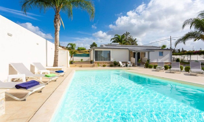 Trappeto Villa | Wonderful villa for 8 people with A/C, WIFI, private pool, TV and parking