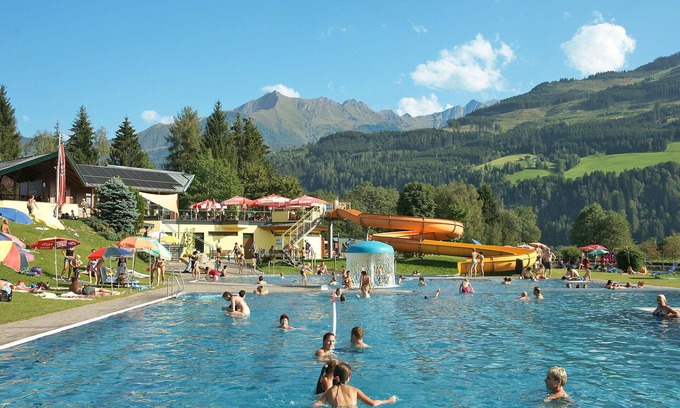 Piesendorf Villa | Spacious Villa for 16 Guests with Lake View & Free WIFI