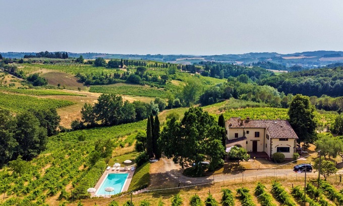 Scandicci House | Pet Friendly Villa with Pool & Panoramic Views - Rated 10/10