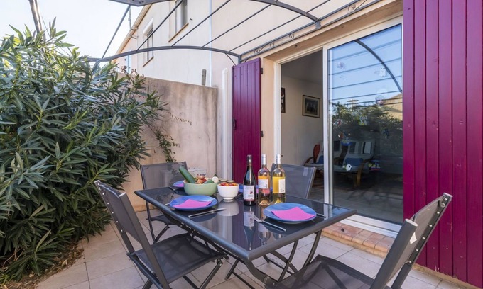 Aigues-Mortes House | Cozy Oceanfront Villa for 4 with Free WIFI and Terrace