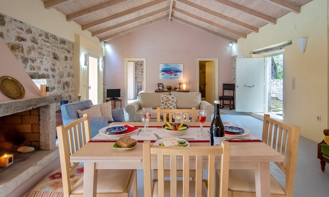 Mpogdanatika House | Idyllic Villa with Private Pool and Ocean Views