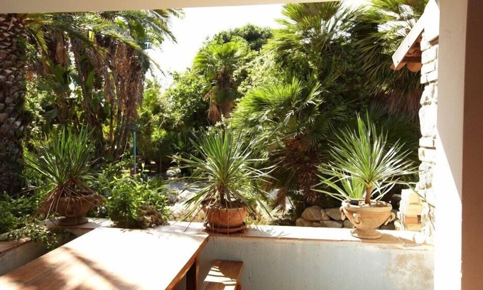 San Nicolo Villa | Relaxing Villa Near the Beach with Pool and Spa Amenities