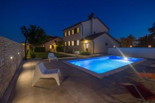 Valbandon Villa | Discover Villa Valbandon: Private Pool & Sauna Near Beach