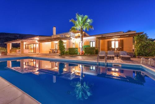 Romirion Villa | Idyllic Villa Romodos in Zakynthos - 4 Bedrooms & Pool