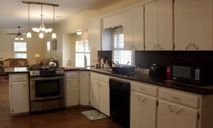 Pawhuska House | Spacious Retreat with Breakfast & Kid-Friendly Amenities
