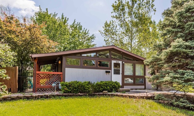 Lenexa House | Discover Wonders of the World - 10/10 Guest Rated Retreat
