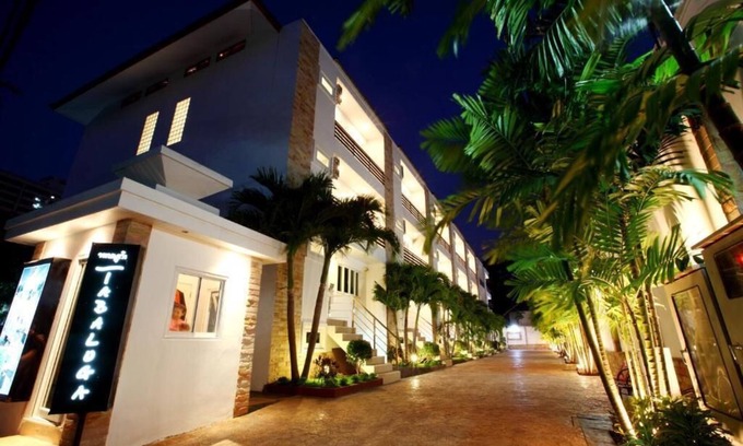 North Pattaya Villa | Oceanfront 4-Bedroom Pool Villa in Pattaya's Wongamat