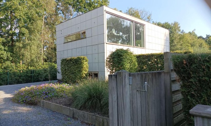 Wingene House | Relaxing Retreat in a Tranquil Forest Setting