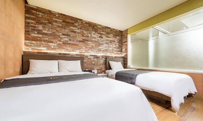 Wonju Hotel | Eco-Friendly Retreat at Wonju H with Hot Tub & Breakfast