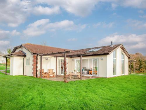 Sidmouth House | Pet-Friendly Wonkey Donkey Cottage with 9.5/10 Rating