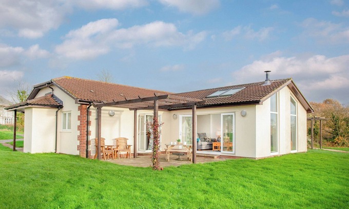 Sidmouth Cottage | Pet-Friendly 2 Bedroom Retreat in Weston, Near Sidmouth