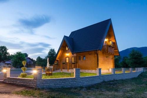 Korenica Ski Chalet | Wood Fairy: Pet-Friendly Retreat with Hot Tub & Top Reviews