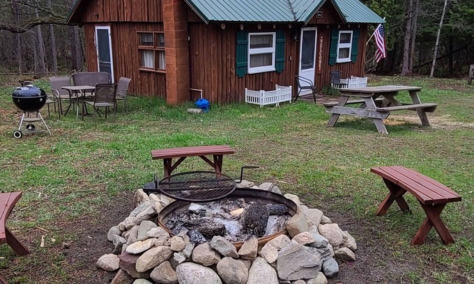 South Boardman Cabin | Cozy Wood Haven Lodge: Secluded Log Cabin with Ocean Views