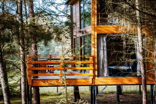 gmina Popow Apartment | Wood Land Liswarta: Unmatched Comfort in Treehouse Retreats