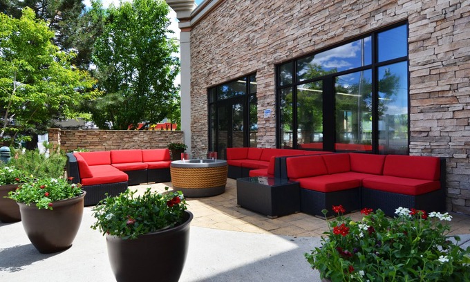Hailey Hotel | Premier Wood River Inn & Suites with Pool and Spa Amenities