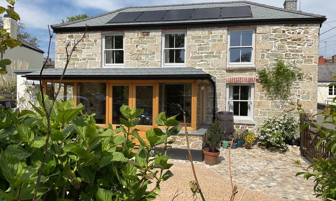 Mylor Bridge House | Pet-Friendly Woodbine Cottage with Open Fire in Mylor Bridge