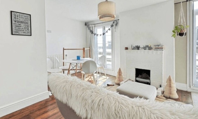 Martlesham Heath Apartment | Woodbridge Central, Two Bed With Private Parking.