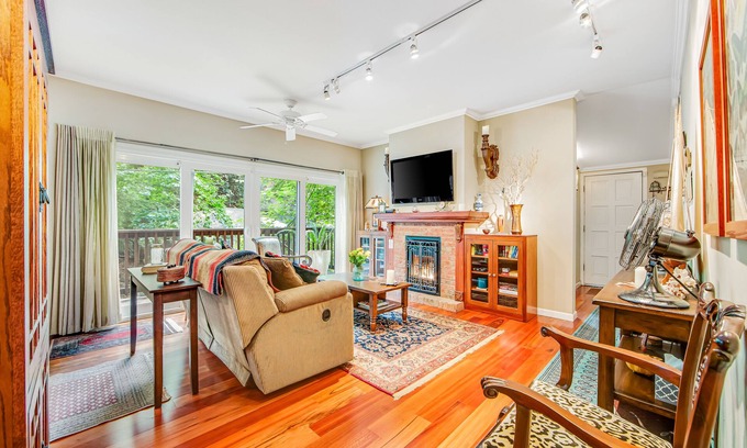 Guerneville House | Idyllic Retreat: Pet-Friendly with Deck, Fast WiFi & Views