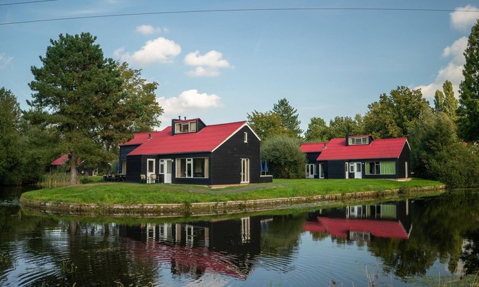 Midlaren House | Inviting Holiday Home by the Zuidlaardermeer