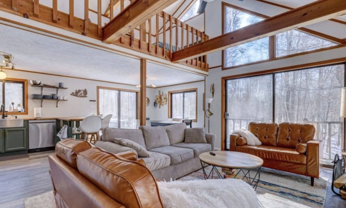 Gouldsboro Cabin | Scenic Poconos Retreat with Firepit, Kayaks & Guest Rated 9.2