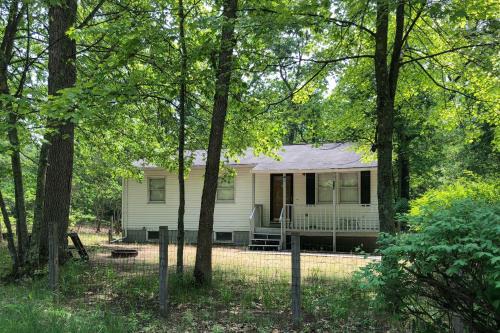 Lakewood Club House | Scenic Wooded Twin Lakes Retreat Near Lake Michigan