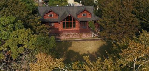 Touwu House | Family-Friendly Wooden 北美莊園: 4-Star Excellence Awaits