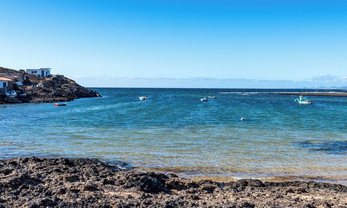 La Oliva Apartment | Cozy Beachside Cabin with Pet-Friendly Amenities