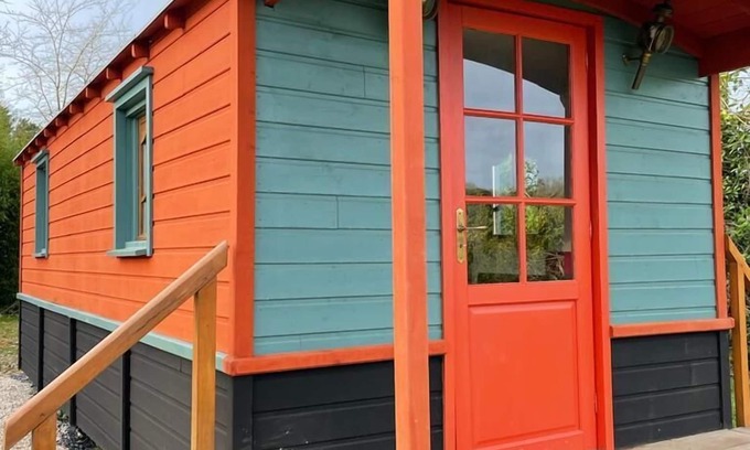 Morlanne Cabin | Unique Wooden Caravan for Two With Spa and Breakfast